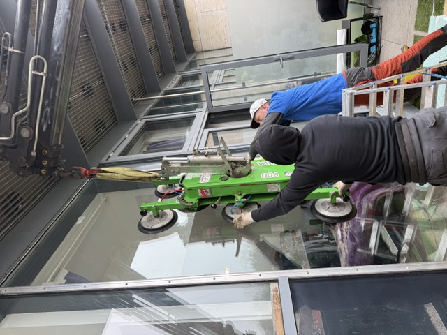 About Earl's Court Glazing